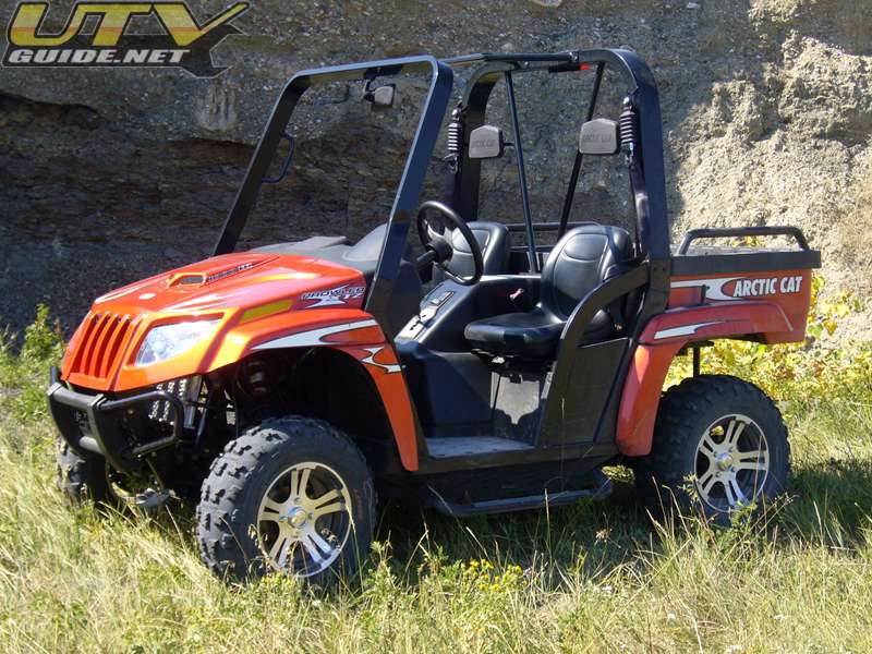 Arctic Cat Prowler 1000 XTZ is equipped with shoulder belts